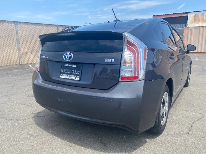 GRAY, 2013 TOYOTA PRIUS Image 5