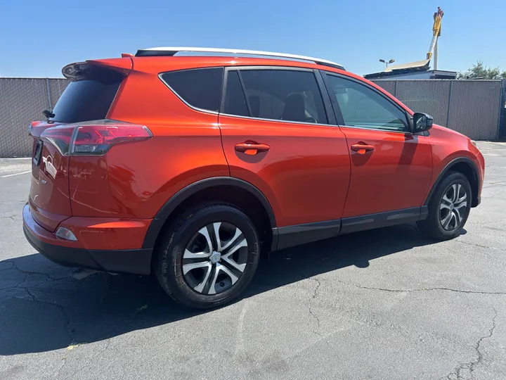 ORANGE, 2016 TOYOTA RAV4 Image 4