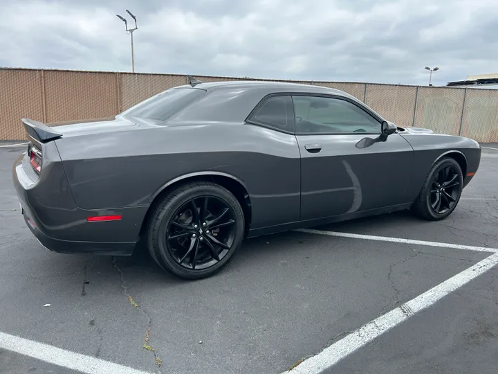 GRAY, 2018 DODGE CHALLENGER Image 4