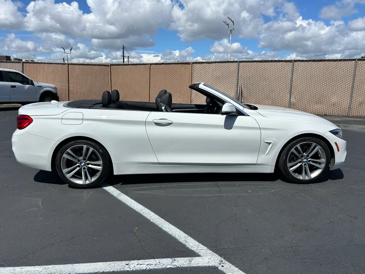 WHITE, 2019 BMW 4 SERIES Image 16