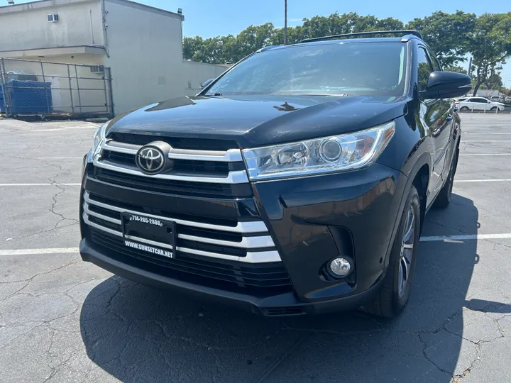 BLACK, 2018 TOYOTA HIGHLANDER Image 11