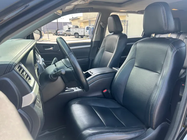 BLACK, 2018 TOYOTA HIGHLANDER Image 20