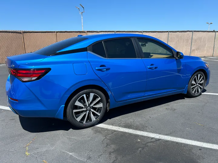 BLUE, 2022 NISSAN SENTRA Image 4