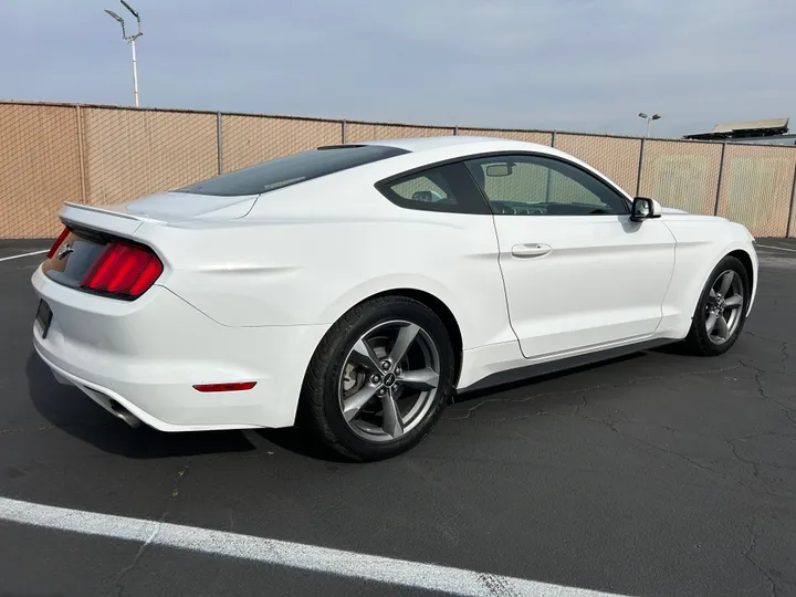 WHITE, 2017 FORD MUSTANG Image 4