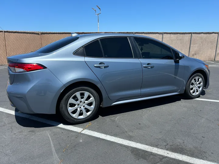 BLUE, 2020 TOYOTA COROLLA Image 4