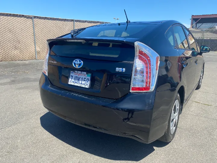 BLACK, 2015 TOYOTA PRIUS Image 5