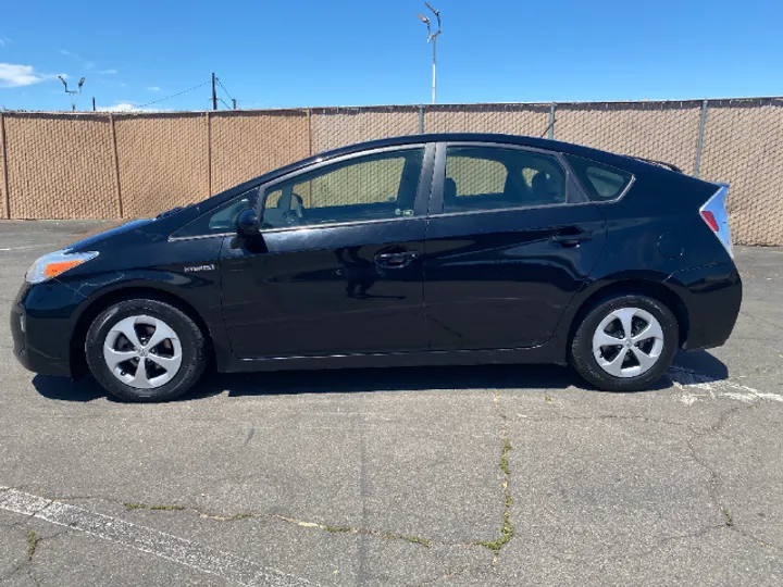 BLACK, 2015 TOYOTA PRIUS Image 9