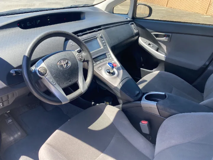 BLACK, 2015 TOYOTA PRIUS Image 20