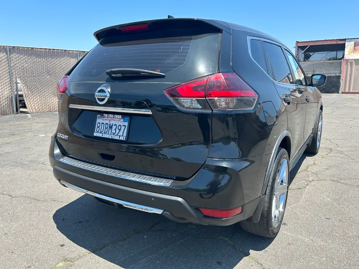 BLACK, 2018 NISSAN ROGUE Image 5