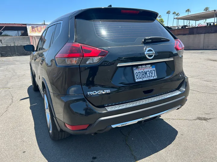 BLACK, 2018 NISSAN ROGUE Image 7