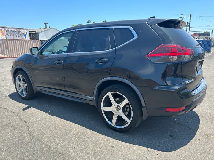 BLACK, 2018 NISSAN ROGUE Image 8