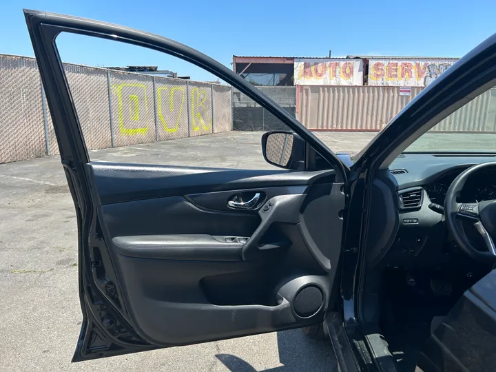 BLACK, 2018 NISSAN ROGUE Image 17