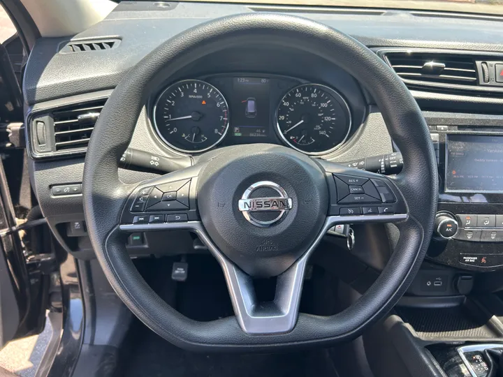 BLACK, 2018 NISSAN ROGUE Image 21