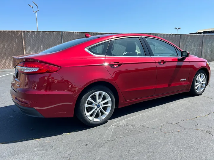 BURGUNDY, 2019 FORD FUSION Image 4