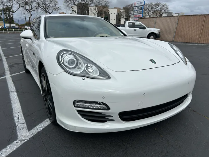 WHITE, 2012 PORSCHE PANAMERA Image 2