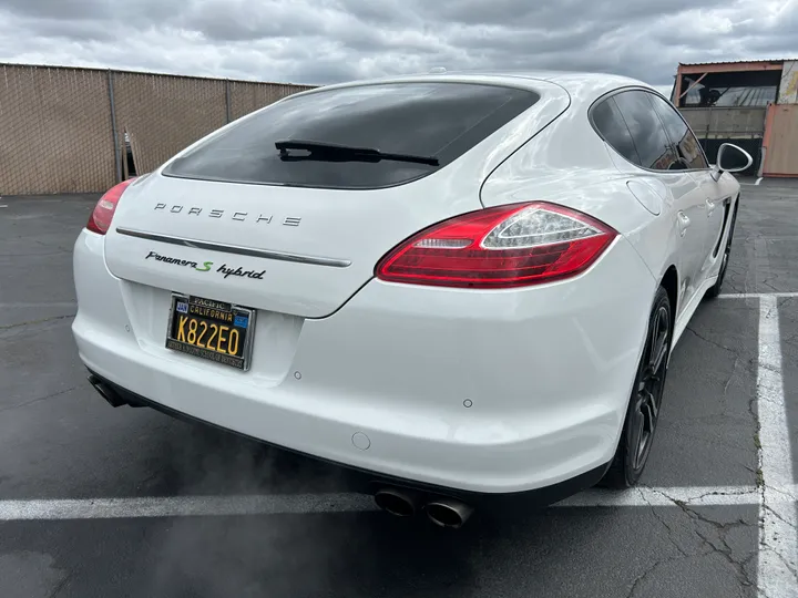 WHITE, 2012 PORSCHE PANAMERA Image 6