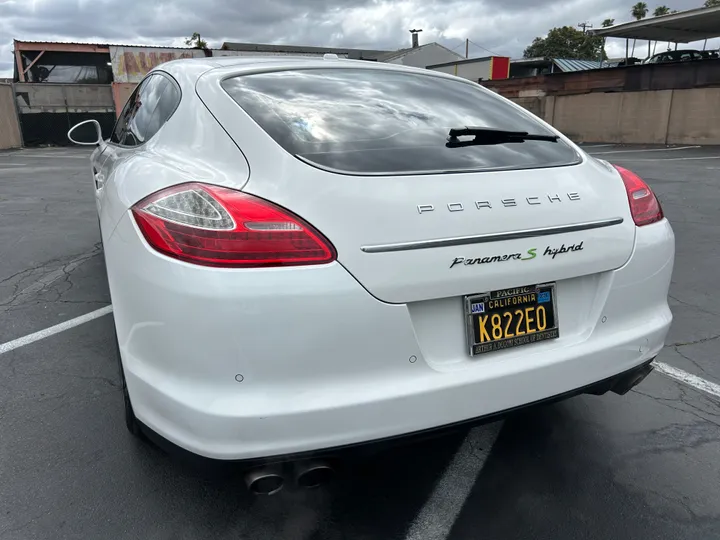 WHITE, 2012 PORSCHE PANAMERA Image 8