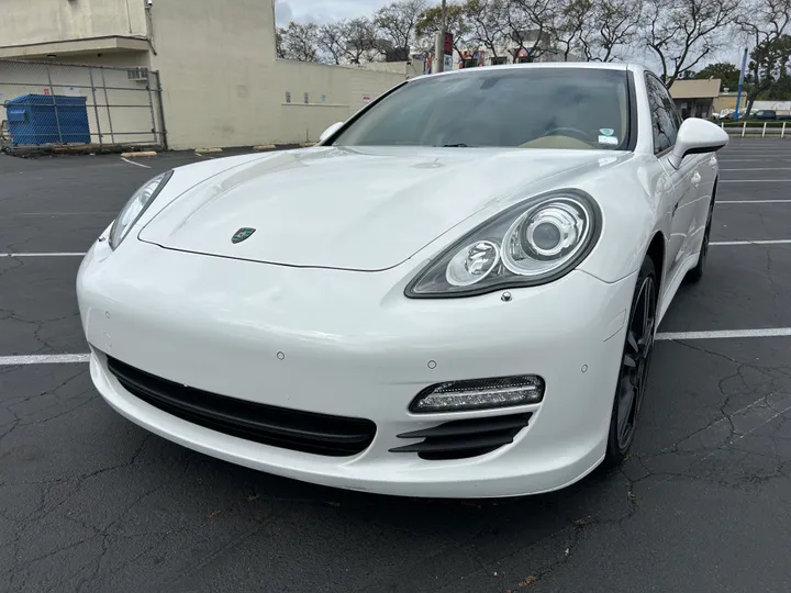 WHITE, 2012 PORSCHE PANAMERA Image 12