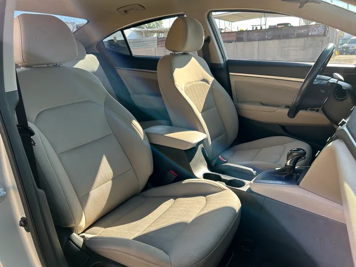 BEIGE, 2017 HYUNDAI ELANTRA Image 34