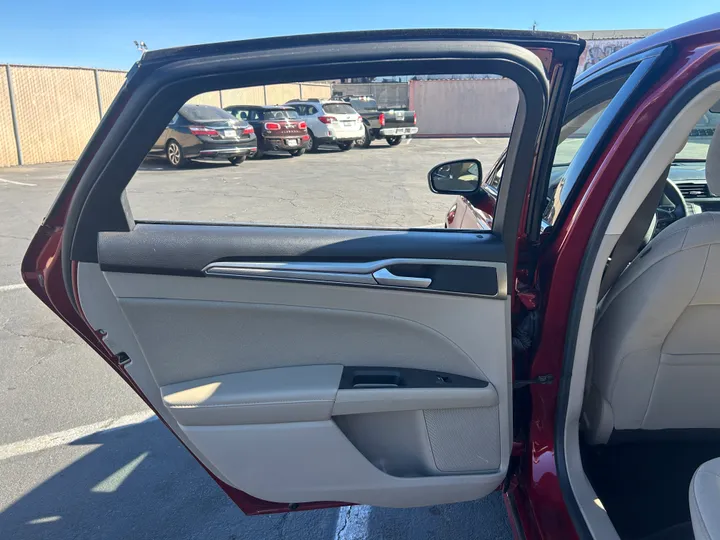 RED, 2018 FORD FUSION Image 27