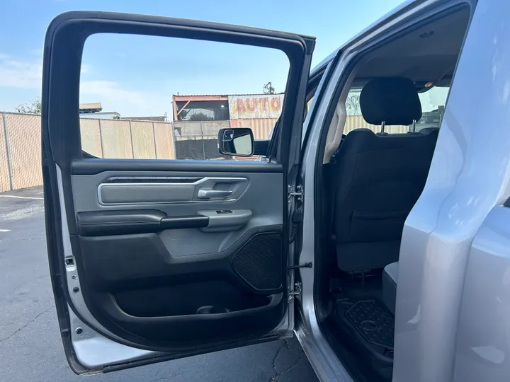 SILVER, 2020 RAM 1500 CREW CAB Image 26