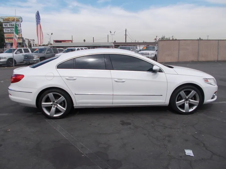 WHITE, 2011 VOLKSWAGEN CC Image 3