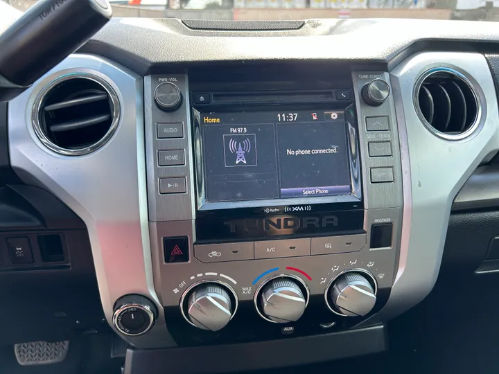 WHITE, 2014 TOYOTA TUNDRA DOUBLE CAB Image 21