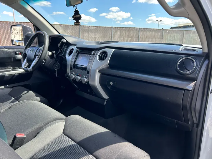 WHITE, 2014 TOYOTA TUNDRA DOUBLE CAB Image 37