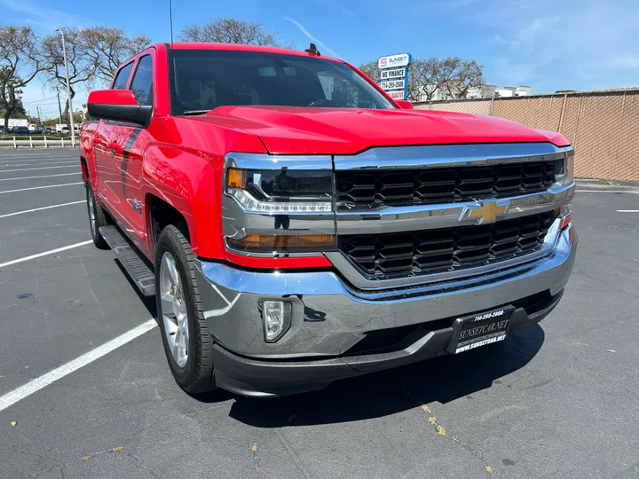 RED, 2018 CHEVROLET SILVERADO 1500 CREW CAB Image 2