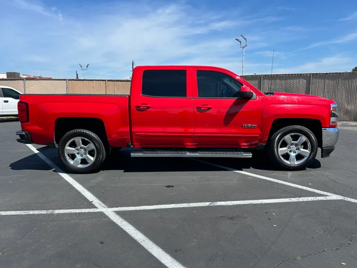 RED, 2018 CHEVROLET SILVERADO 1500 CREW CAB Image 3