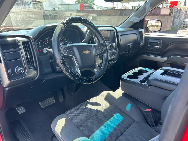 RED, 2018 CHEVROLET SILVERADO 1500 CREW CAB Image 21