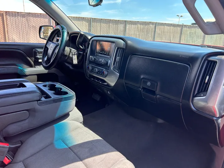 RED, 2018 CHEVROLET SILVERADO 1500 CREW CAB Image 37