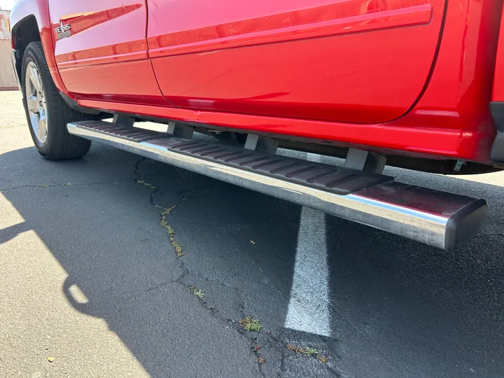 RED, 2018 CHEVROLET SILVERADO 1500 CREW CAB Image 39