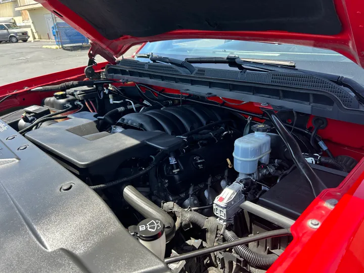 RED, 2018 CHEVROLET SILVERADO 1500 CREW CAB Image 40