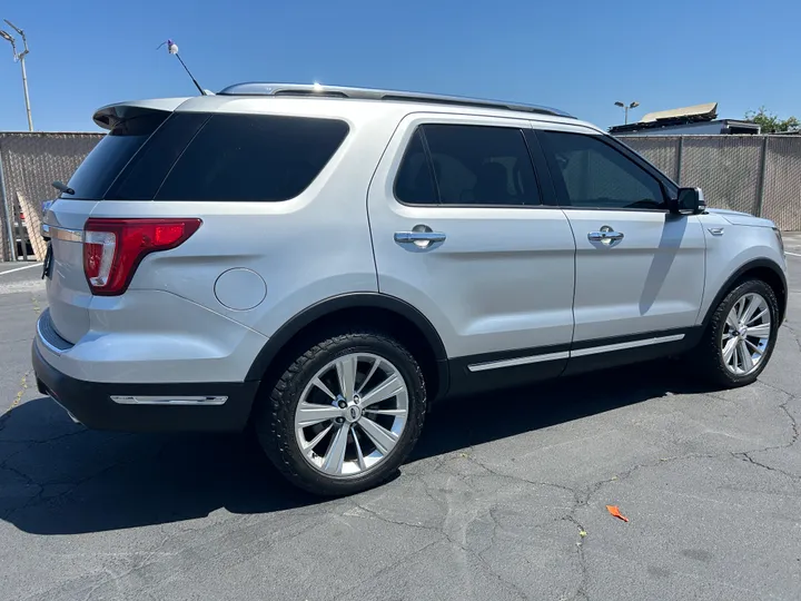 SILVER, 2019 FORD EXPLORER Image 4