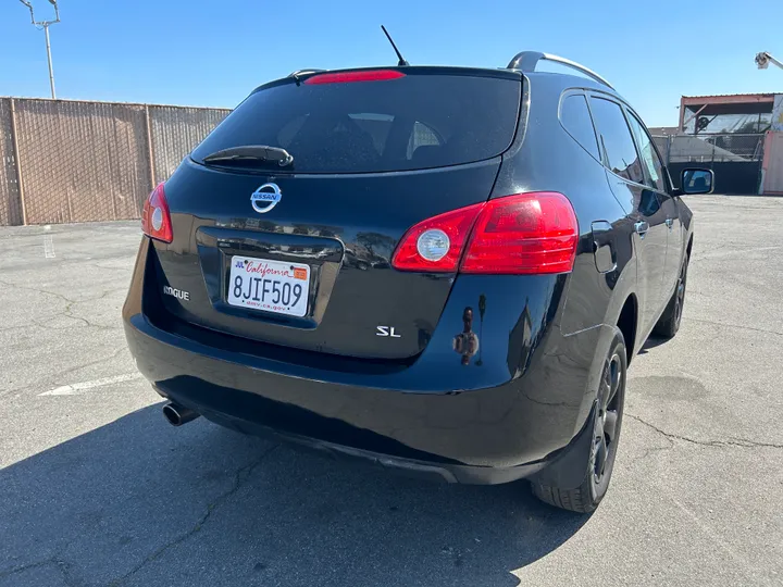 BLACK, 2010 NISSAN ROGUE Image 4