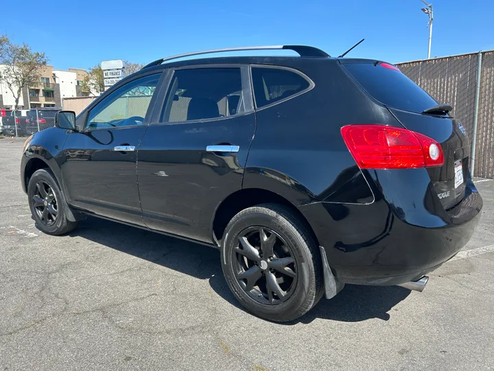 BLACK, 2010 NISSAN ROGUE Image 7