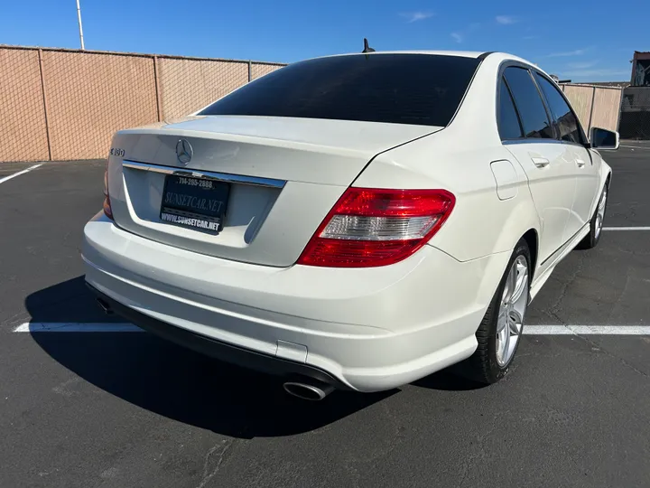 WHITE, 2010 MERCEDES-BENZ C-CLASS Image 5