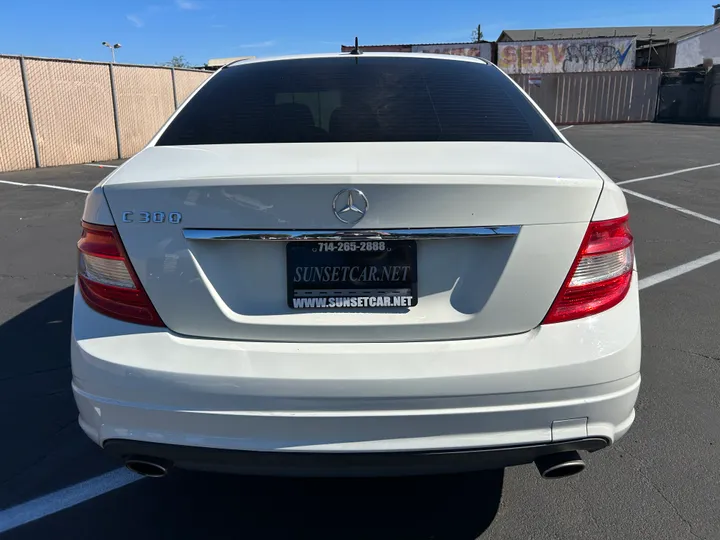 WHITE, 2010 MERCEDES-BENZ C-CLASS Image 6