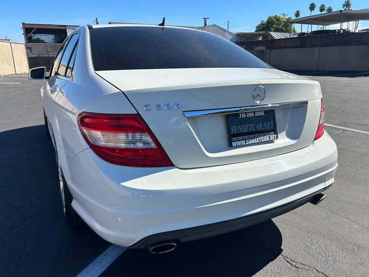 WHITE, 2010 MERCEDES-BENZ C-CLASS Image 7