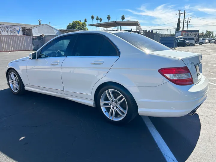 WHITE, 2010 MERCEDES-BENZ C-CLASS Image 8