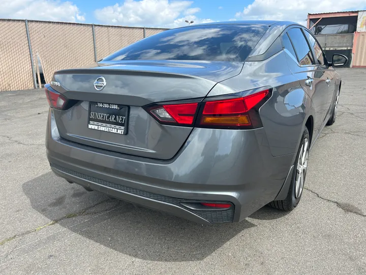 GRAY, 2021 NISSAN ALTIMA Image 5