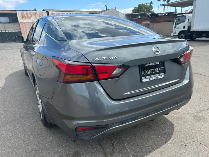 GRAY, 2021 NISSAN ALTIMA Image 7