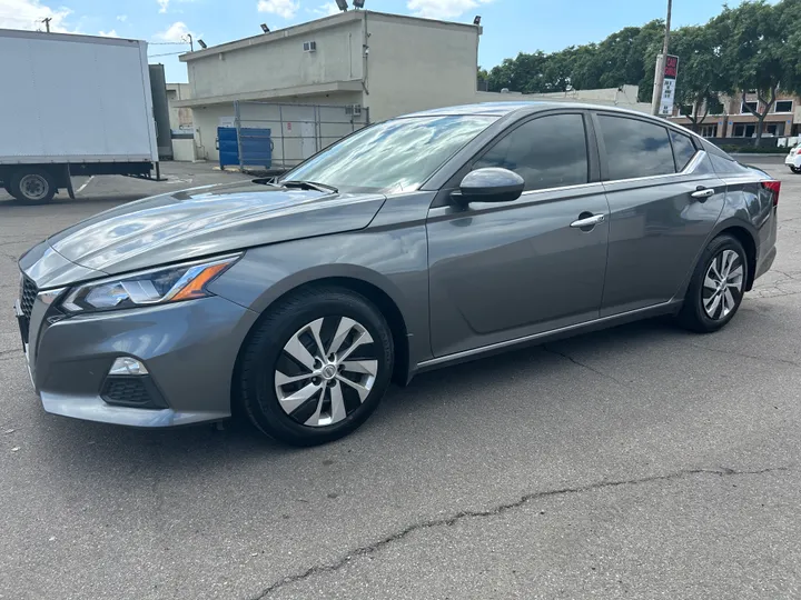 GRAY, 2021 NISSAN ALTIMA Image 10