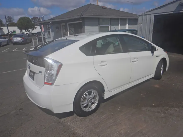 2010 TOYOTA PRIUS Image 5