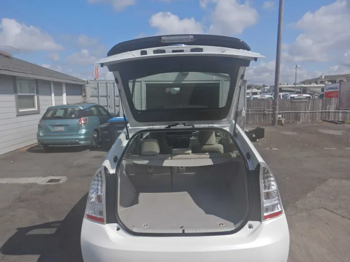 2010 TOYOTA PRIUS Image 11