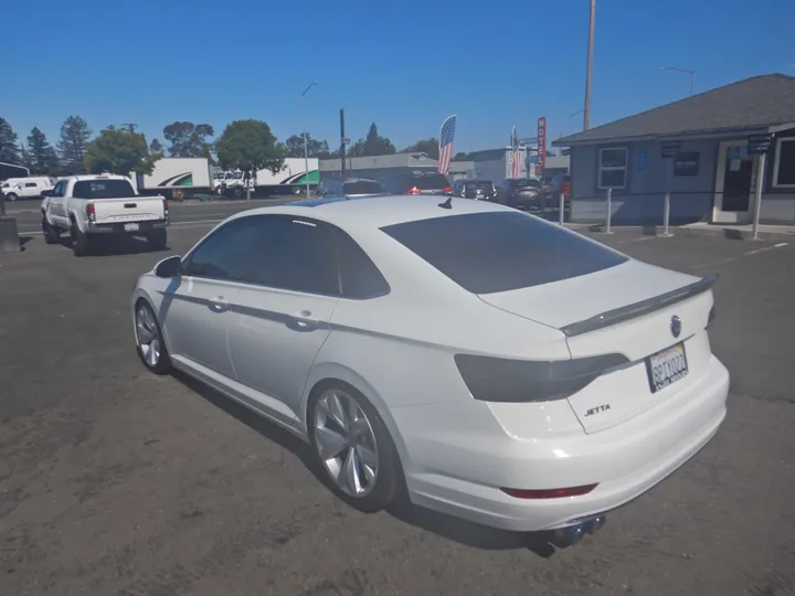 WHITE, 2019 VOLKSWAGEN JETTA Image 5