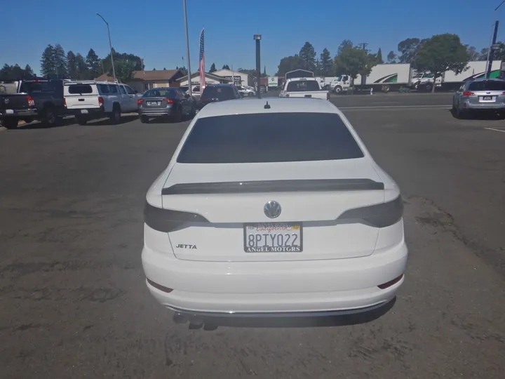 WHITE, 2019 VOLKSWAGEN JETTA Image 6