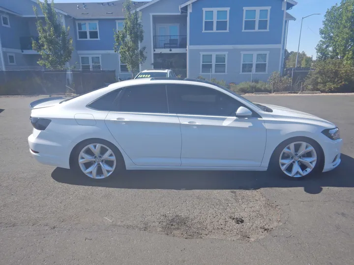 WHITE, 2019 VOLKSWAGEN JETTA Image 8