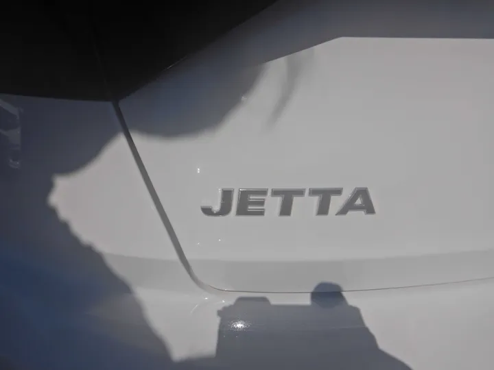 WHITE, 2019 VOLKSWAGEN JETTA Image 30